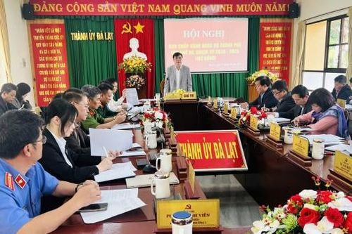 Xây dựng Đảng vững mạnh từ đội ngũ cán bộ, đảng viên gương mẫu