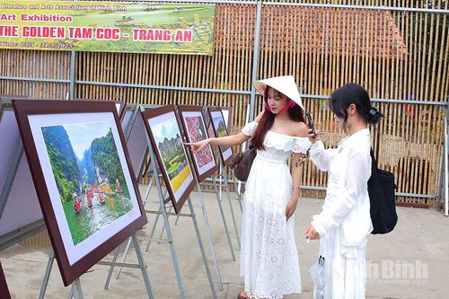 Triển lãm ảnh nghệ thuật 'Mùa vàng Tam Cốc-Tràng An'