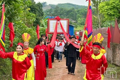 Đón nhận Bằng xếp hạng di tích đình Trên