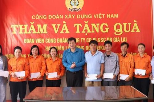 Hơn 400 triệu đồng hỗ trợ đoàn viên, người lao động ngành đường bộ có hoàn cảnh khó khăn