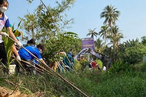 TP.HCM kêu gọi người dân không xả rác ra đường và kênh rạch