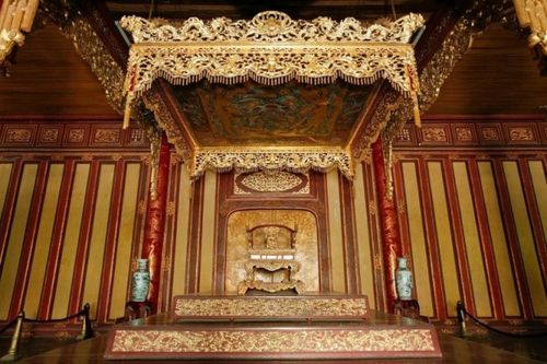 Kiểm điểm tổ chức, cá nhân liên quan đến vụ phá hoại ngai vua triều Nguyễn