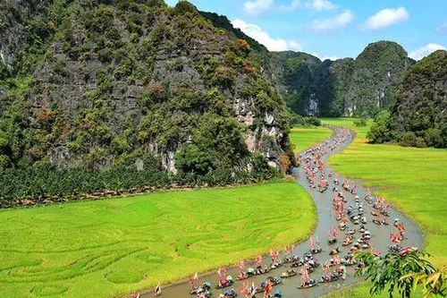 Ninh Bình khai hội 'Sắc vàng Tam Cốc-Tràng An'