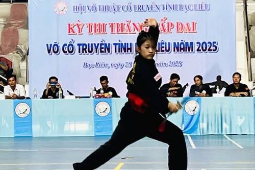 Hơn 210 võ sinh thi thăng cấp đai võ cổ truyền