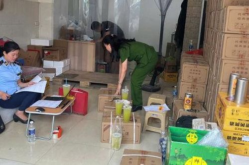 Hà Nội: Phạt 90 triệu đồng, buộc tiêu hủy 1.300 chai rượu, bia Mao Đài nhập lậu