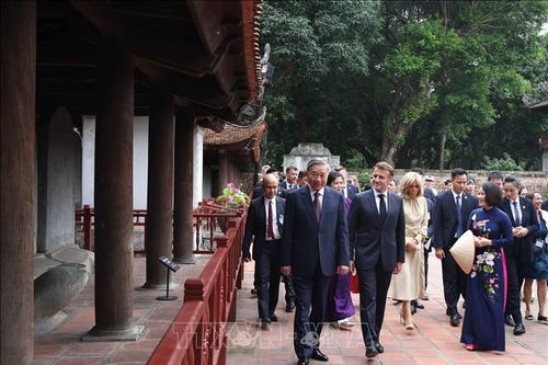 Tổng Bí thư Tô Lâm và Tổng thống Pháp thăm Văn Miếu - Quốc Tử Giám