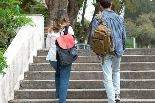Tranh cãi ở Trung Quốc: Nữ sinh bị yêu cầu... cởi quần để 'chứng minh' đau bụng kinh mới được nghỉ học