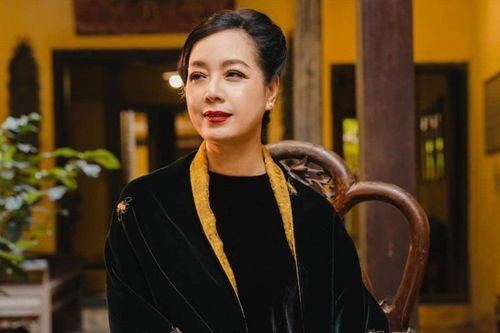 Mỹ nhân Hà thành múa kiếm điệu nghệ ở tuổi U60