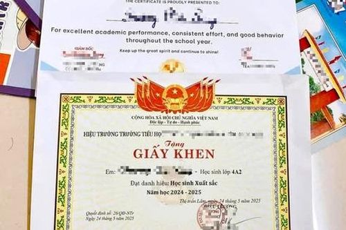 Khoe giấy khen, bảng điểm của con: Những rủi ro tiềm ẩn trên mạng xã hội
