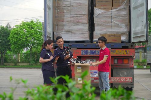 Hải quan liên tục phát hiện các lô hàng giả xuất xứ 'Made in Viet Nam'