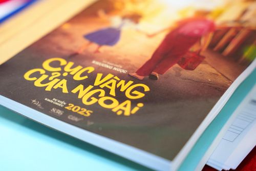 Khai máy phim điện ảnh 'Cục vàng của ngoại'