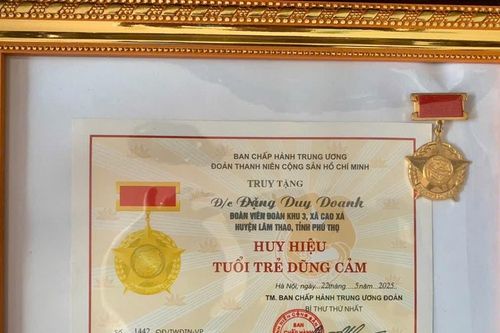 Truy tặng Huy hiệu 'Tuổi trẻ dũng cảm' cho chàng trai cứu 4 học sinh đuối nước