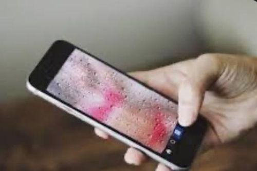 Lên mạng livestream khoe thân, cô gái trẻ bị đe dọa tống tiền