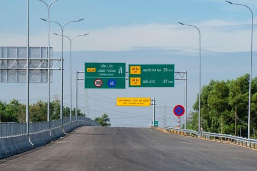 Những biển báo xuất hiện trên cao tốc mà lái mới thường chủ quan