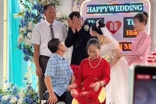 Video chú rể khóc nức nở trong đám cưới