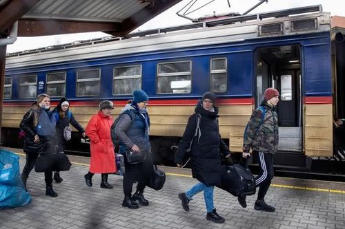 EU phân vân: tiếp tục hay chấm dứt hỗ trợ hàng triệu người tị nạn Ukraine?