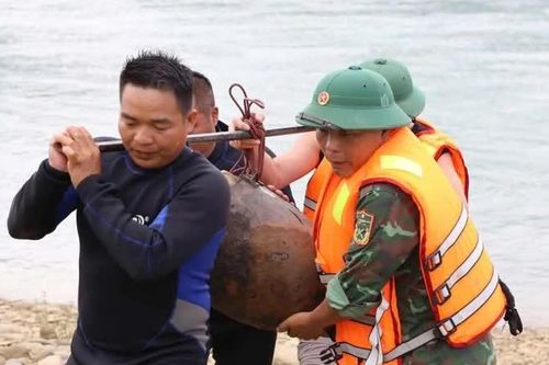 244 vật liệu nổ trục vớt từ lòng sông Đà được hủy nổ an toàn tuyệt đối