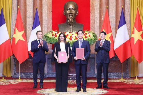 Trao văn kiện hợp tác chuyển giao công nghệ sản xuất vắcxin cho Việt Nam
