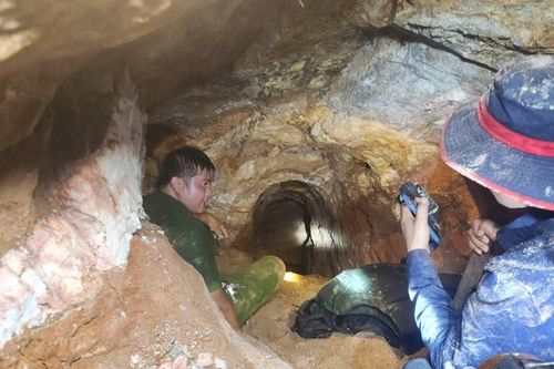 Cận cảnh 'công trường ngầm' của vàng tặc giữa rừng phòng hộ Đăk Đoa