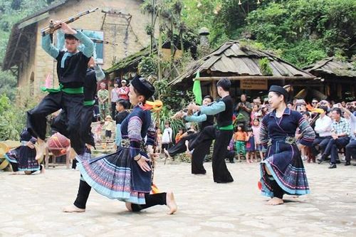 Xây dựng mô hình câu lạc bộ dân ca, dân vũ, sinh hoạt văn hóa cộng đồng dân tộc Mông tỉnh Lào Cai