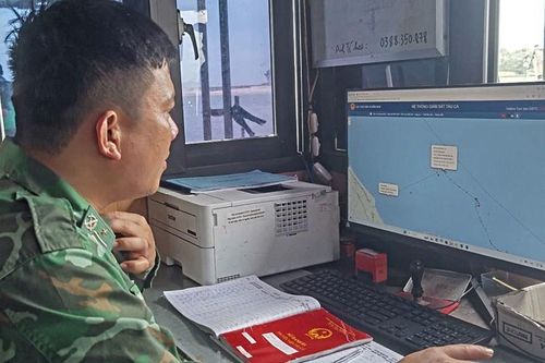 Tìm kiếm một ngư dân Quảng Bình mất tích trên biển