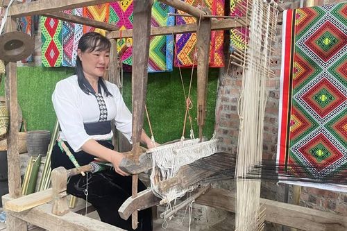 Bảo tồn, phát huy bản sắc văn hóa dân tộc Mường ở Bắc Yên