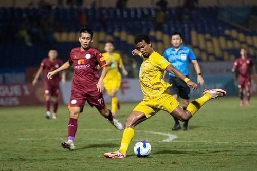 Để rơi chiến thắng phút bù giờ, Đông Á Thanh Hóa lỡ cơ hội ngắt chuỗi trận tệ hại