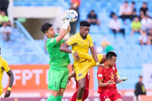 Thắng nhờ ngoại binh, Quảng Nam tràn trề hy vọng trụ lại V-League