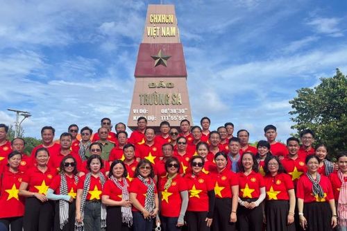 Bảo vệ chủ quyền gắn với phát triển kinh tế biển