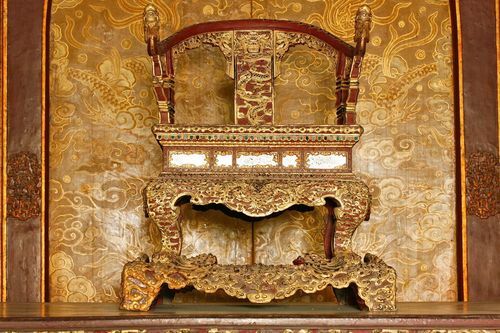Ngai vàng thời Nguyễn: Chiếc ngai cuối cùng còn nguyên vẹn trước khi bị xâm hại