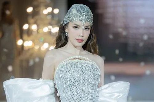 Lê Hoàng Phương 'càn quét' các show thời trang, thể hiện thần thái đỉnh cao của 'nữ chiến binh sàn diễn'