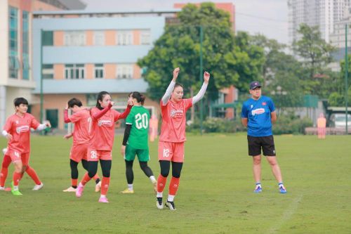 Huỳnh Như và 8 thành viên CLB nữ TPHCM hội quân cùng đội tuyển Việt Nam