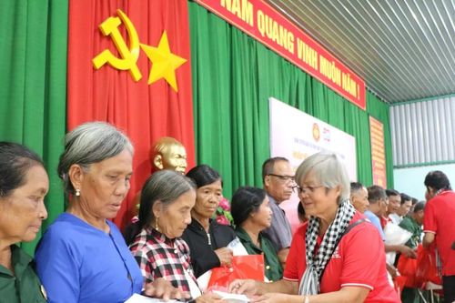 Chăm lo thiết thực cho người dân, chiến sĩ nơi biên cương