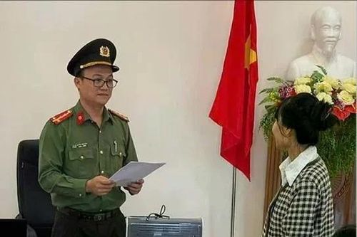 Khởi tố 3 'nữ quái' vận chuyển tiền qua biên giới