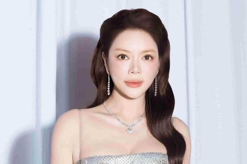 Người đẹp Lý Nhã Kỳ kiêu sa, tỏa sáng trong thiết kế đầm dạ hội