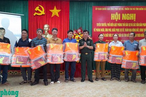 Tuyên truyền, nâng cao năng lực ứng phó sự cố, thiên tai và tìm kiếm, cứu nạn trên biển
