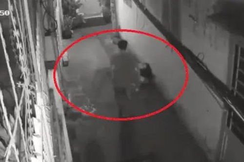 Tin mới vụ thi thể phụ nữ quấn trong tấm chăn bỏ bên đường