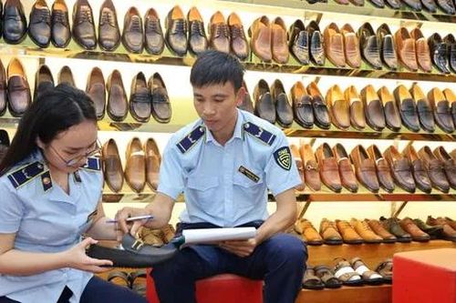 'Hàng hiệu' Gucci, Dior, Louis Vuitton bày la liệt ở cửa hàng tại Thanh Hóa