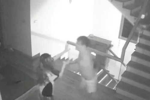 Vợ nhảy từ ban công tầng 2 xuống đất nghi bị chồng bạo hành