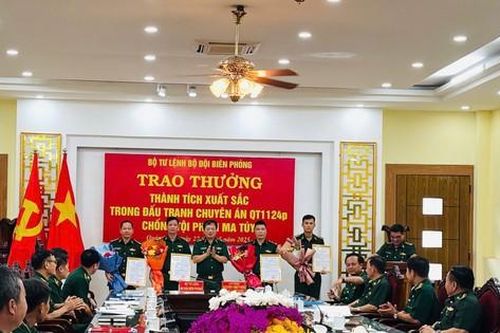 Bộ Tư lệnh Bộ đội Biên phòng trao thưởng thành tích xuất sắc trong đấu tranh chống tội phạm ma túy