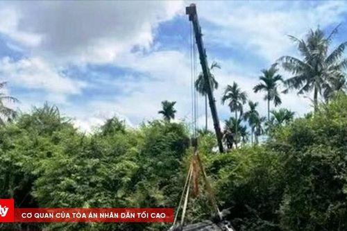 Ô tô lao xuống sông, 2 ông cháu may mắn thoát chết