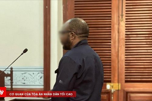 Một người nước ngoài dùng hộ chiếu giả để rút tiền