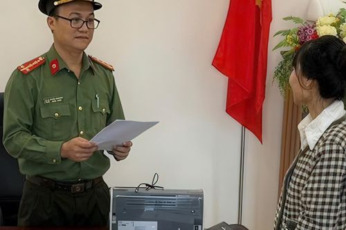 3 cô gái bị khởi tố vì vận chuyển tiền trái phép qua biên giới