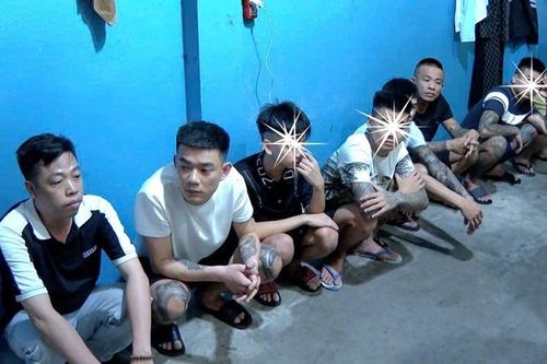 Phê chuẩn khởi tố 14 bị can 'giam giữ' hàng chục cô gái phục vụ quán karaoke