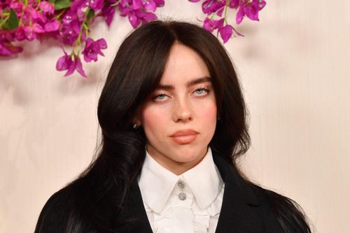 Hiện tượng Billie Eilish thống trị Lễ trao giải AMAs 2025