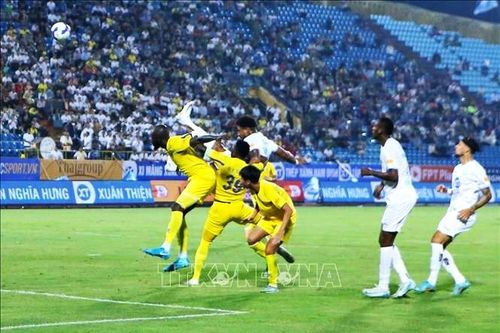 V-League 2024 - 2025: 'Sóng' ở đáy bảng xếp hạng
