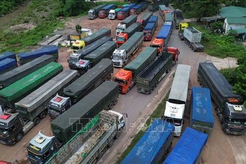 Đường lên Cửa khẩu quốc tế La Lay tắc nghẽn nghiêm trọng