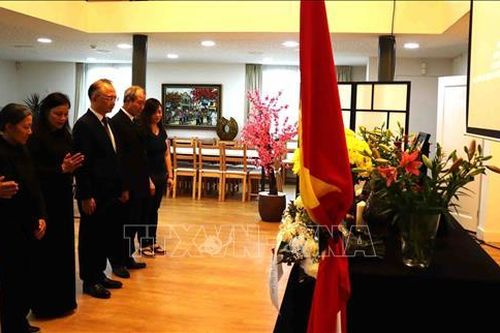 Tưởng niệm nguyên Chủ tịch nước Trần Đức Lương tại Hà Lan, Slovakia và Brunei
