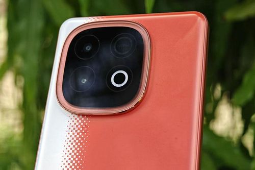 Smartphone chip Snapdragon 8s Gen 4, màn AMOLED 144Hz, pin 7.000mAh, giá 9,75 triệu đồng
