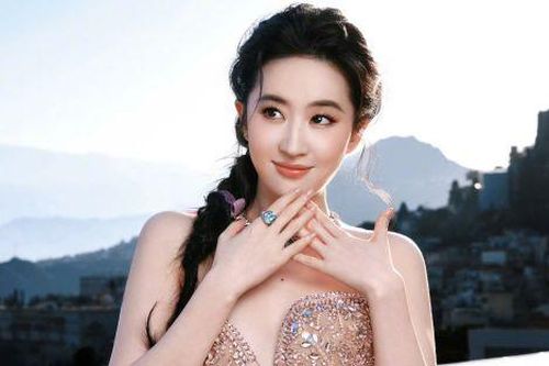 Tranh luận Dương Tử xếp ngang hàng Lưu Diệc Phi